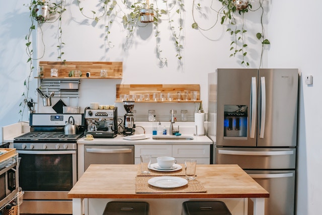 Es fundamental establecer un presupuesto para renovar la cocina y darle un nuevo aspecto a tu hogar y aumentar su valor.