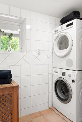 aprender a cómo se organiza el espacio de la lavandería en casa ya que es una tarea imprescindible para el cuidado de nuestra ropa e higiene.